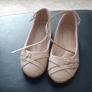 Link Comfort Girls Peach Flat Shoes Size 4
